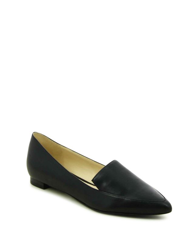 נעלי סירה מחודדות