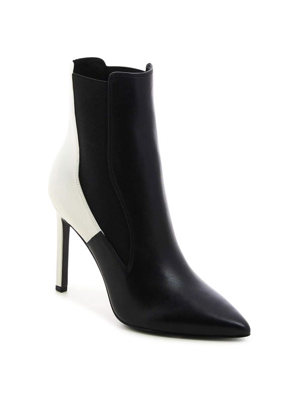 מגפונים עם גומי בצדדים ועקב סטילטו