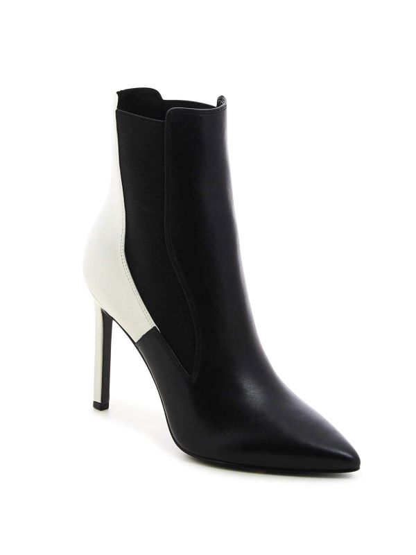 מגפונים עם גומי בצדדים ועקב סטילטו