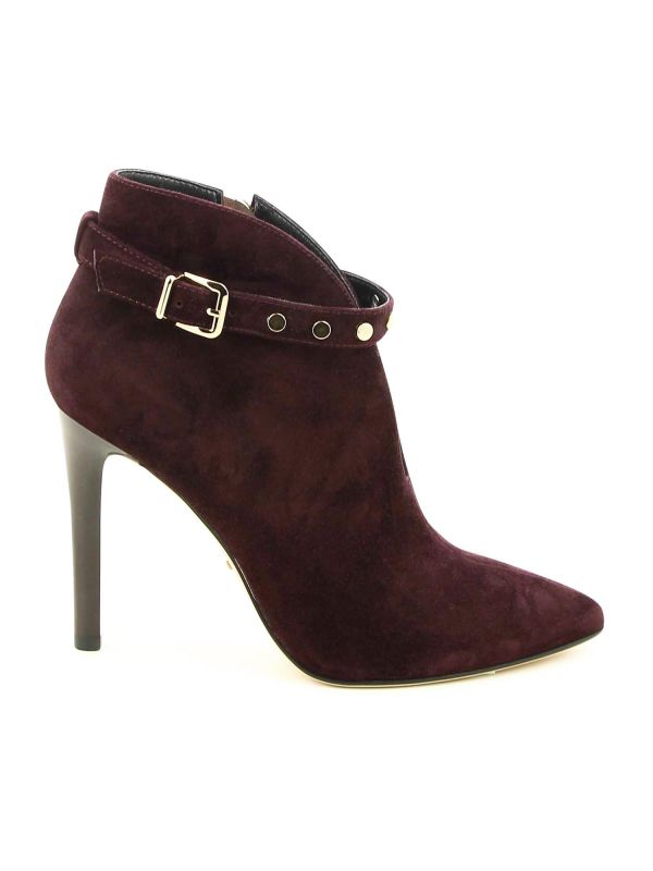 מגפוני עקב עם רצועה מעוצבת