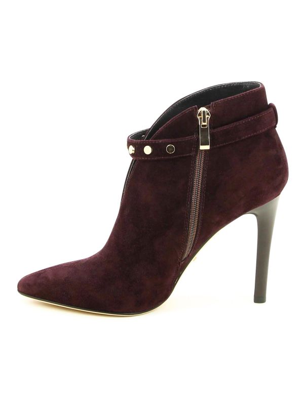 מגפוני עקב עם רצועה מעוצבת