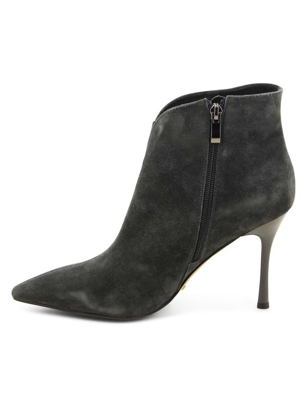 מגפוני עקב קלאסיים לנשים