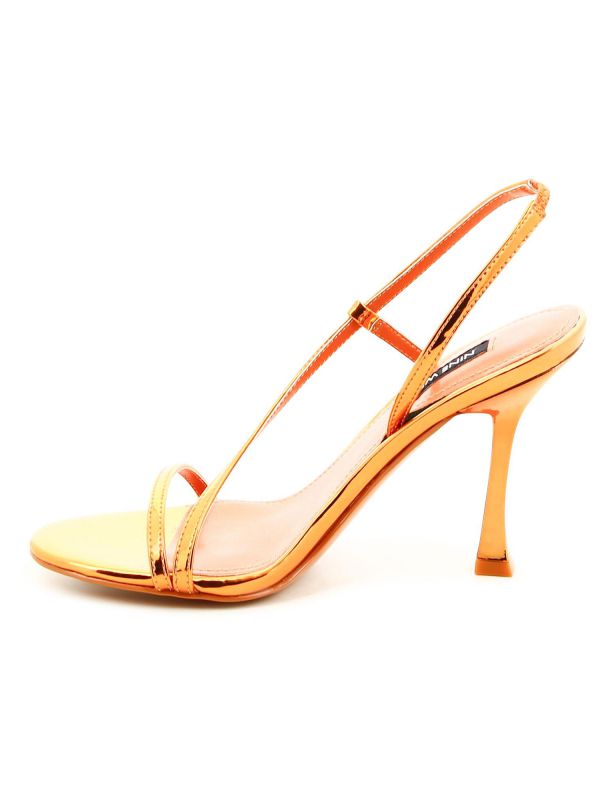 סנדלי עקב מטאליים