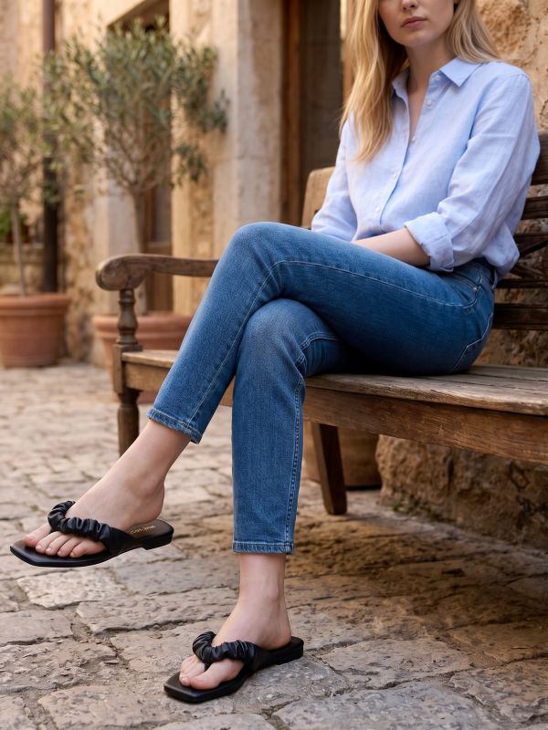 כפכפים עם רצועות מכווצות