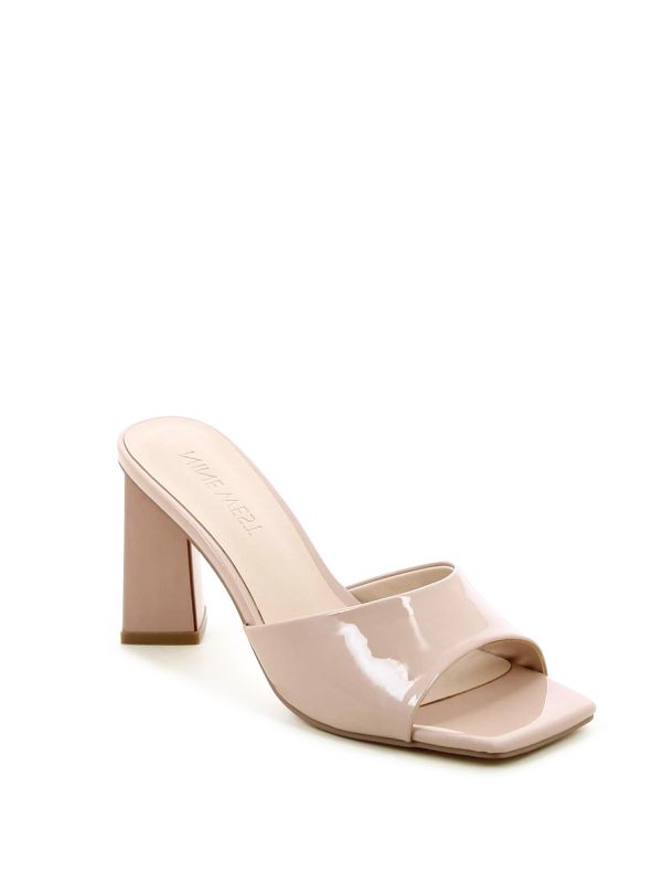 כפכפי נשים עם עקב גבוה