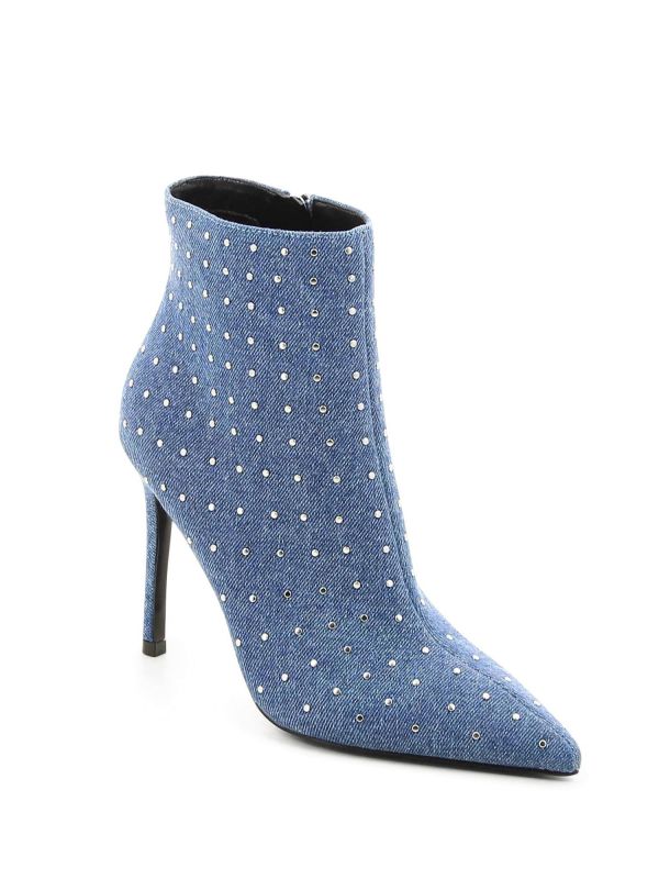 מגפוני עקב עם ניטים