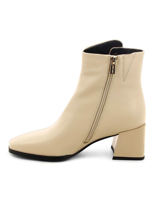 מגפוני עקב עם כפתורים HASLEY