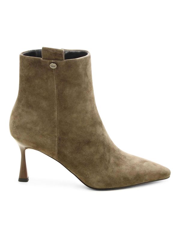 מגפוני עקב סטילטו לנשים