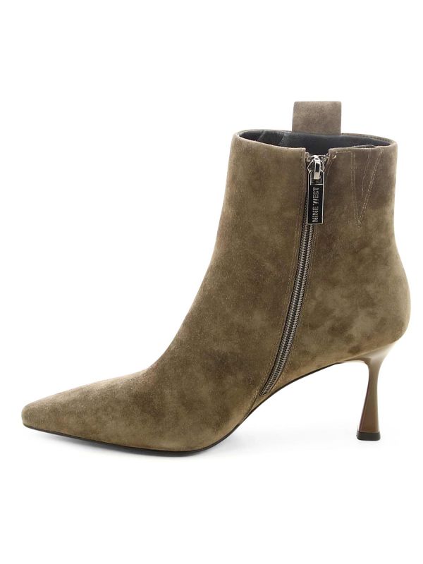 מגפוני עקב סטילטו לנשים