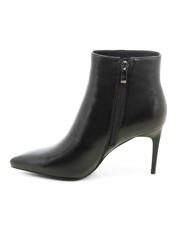 מגפוני עקב קלאסיים