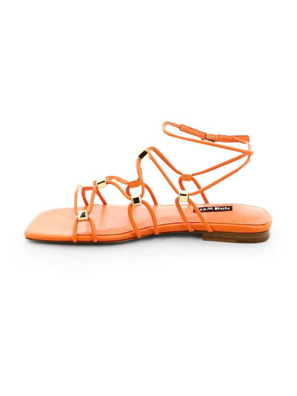 סנדלים שטוחים מעוצבים