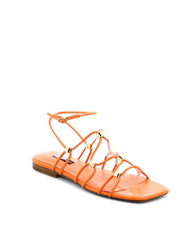 סנדלים שטוחים מעוצבים