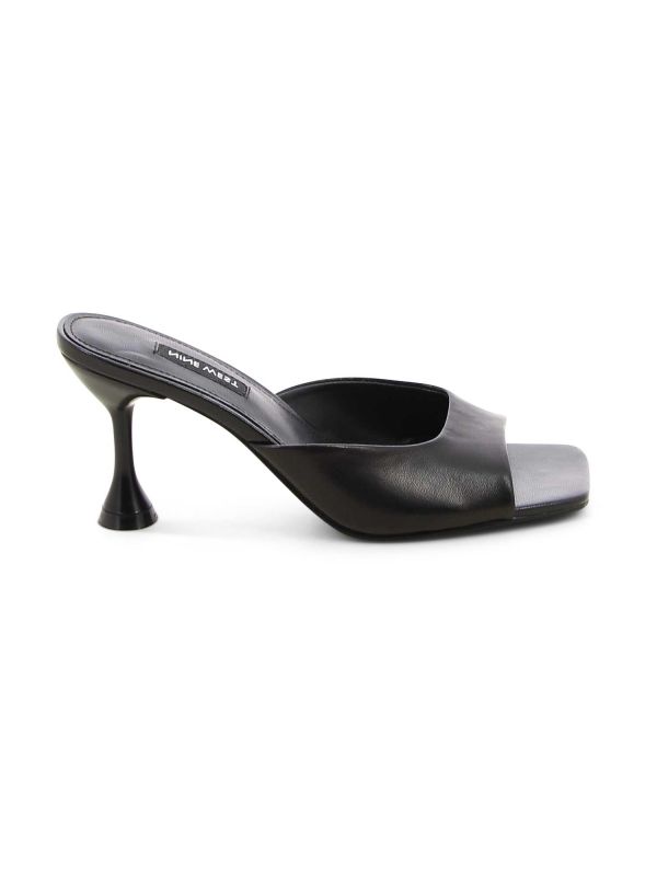 כפכפי עקב קלאסיים NADIA