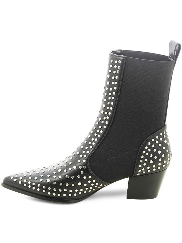 מגפוני עקב מחודדים