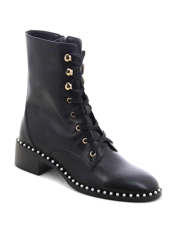 מגפוונים עם ניטים