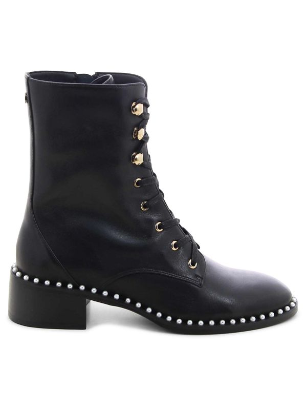 מגפוונים עם ניטים