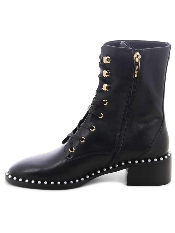 מגפוונים עם ניטים