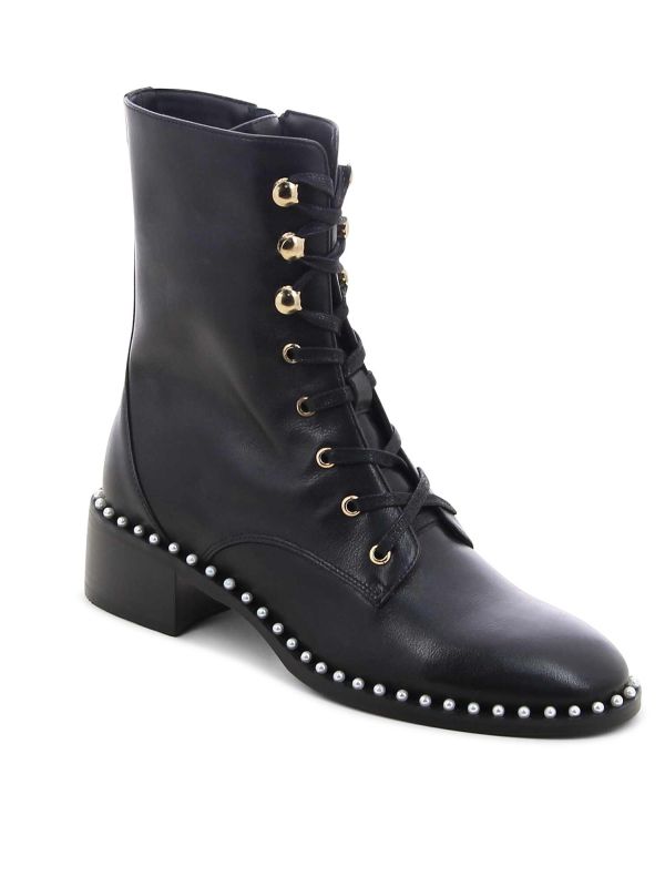 מגפוונים עם ניטים