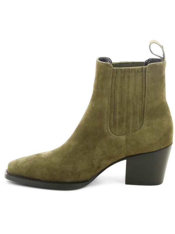 מגפוני זמש עם עקב לנשים