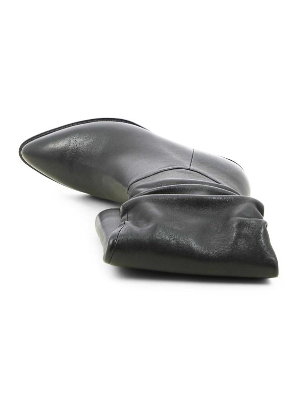 מגפיים עם כיווצים