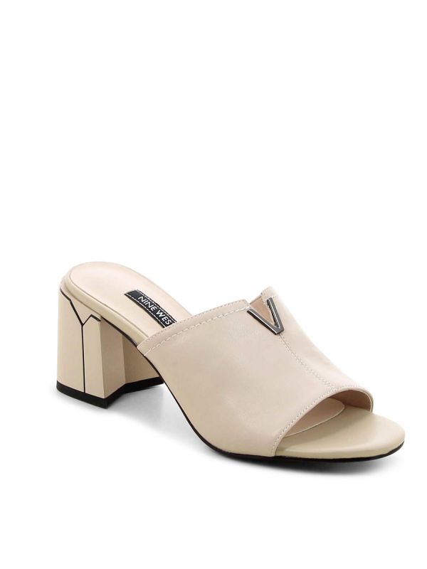 כפכפי נשים עם רצועה עבה ועקב צ’אנקי