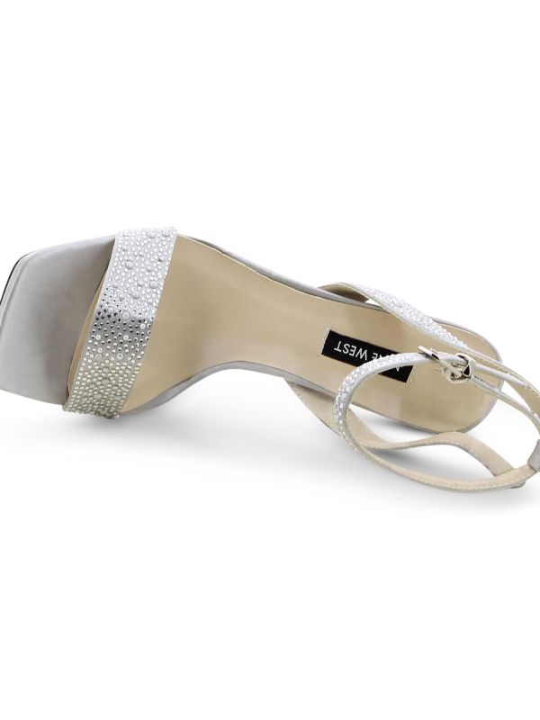 נעלי ערב אלגנטיות עם אבנים ועקב גבוה