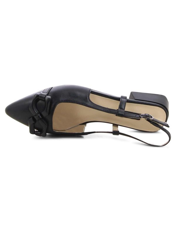 נעלי סירה שטוחות עם שרשרת לנשים