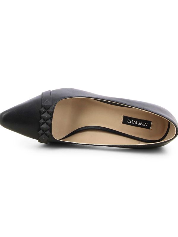 נעלי סירה לנשים עם רצועת ניטים