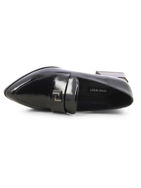 נעלי מוקסין בגימור לכה לנשים