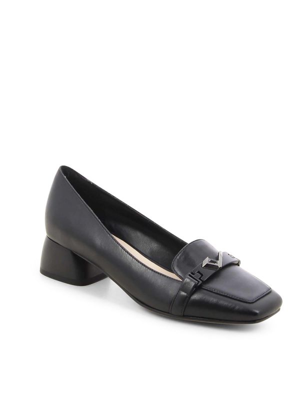 נעלי מוקסין לנשים עם עקב נמוך