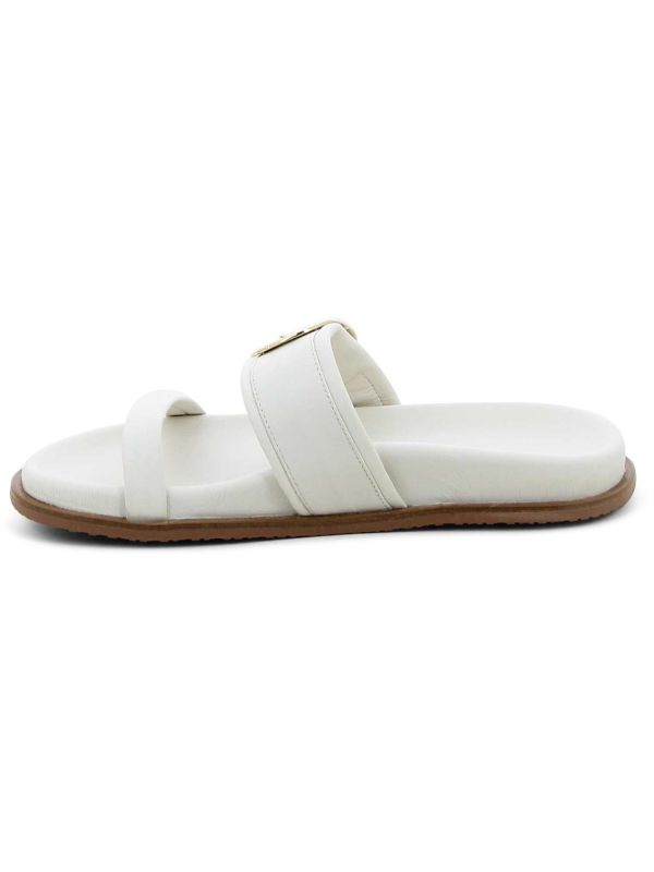 כפכפים שטוחים עם אבזם מוזהב