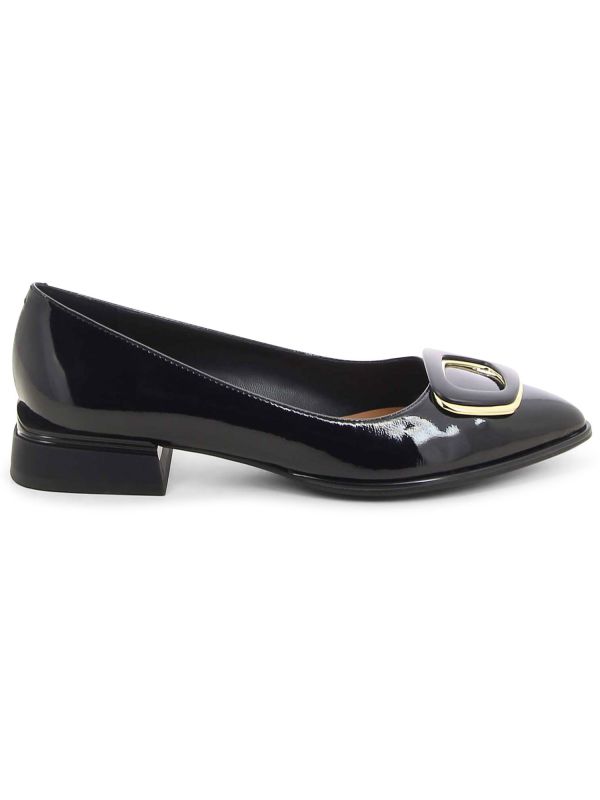 נעלי סירה לנשים עם אבזם ועקב נמוך