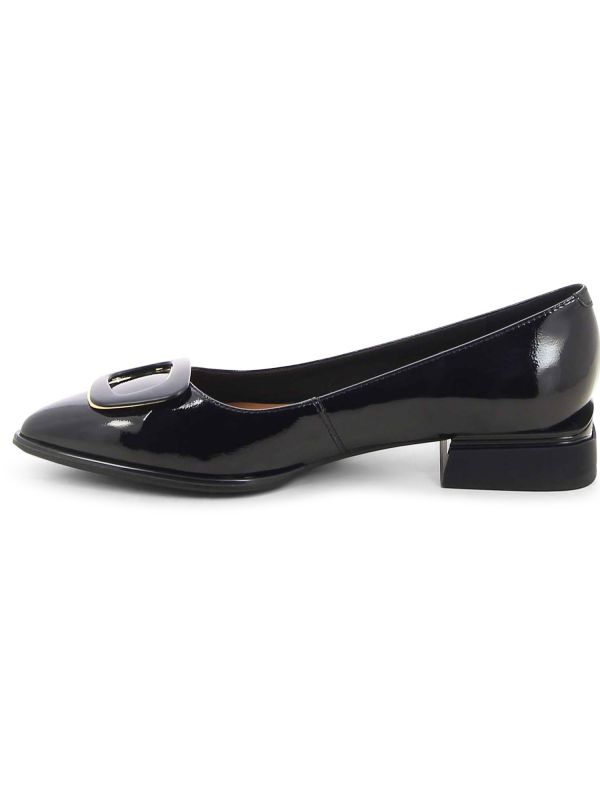 נעלי סירה לנשים עם אבזם ועקב נמוך