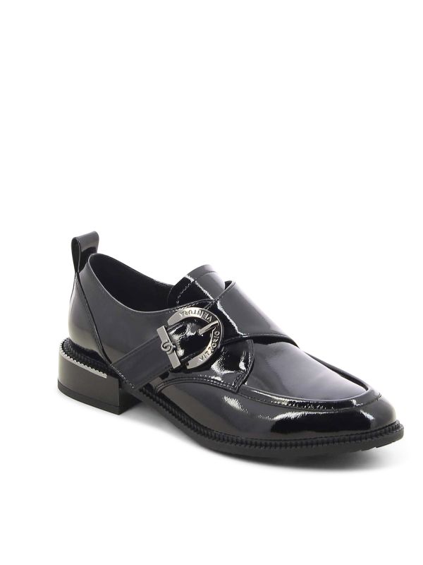 נעלים סגורות עם רצועה עבה לנשים