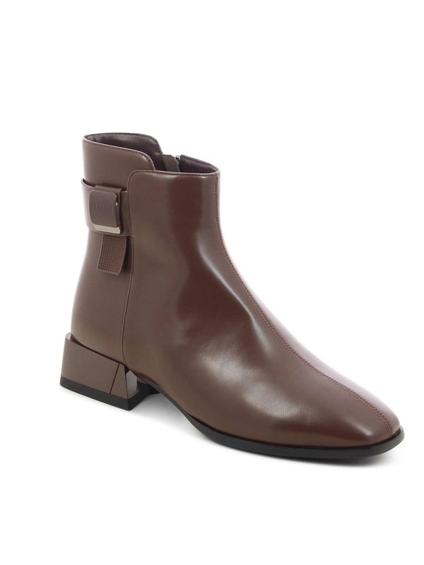 מגפונים עם עקב נמוך ואבזם מתוכשט