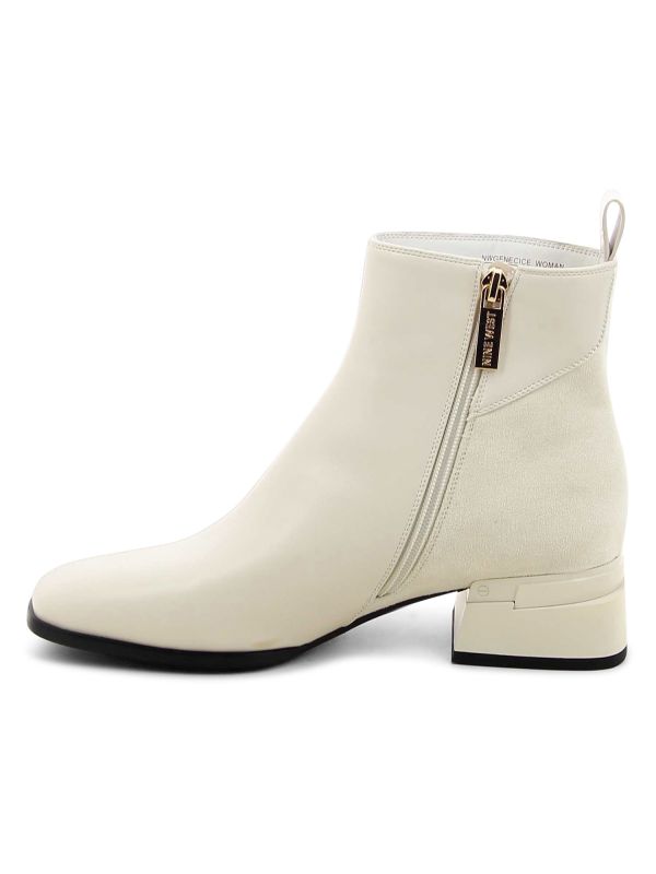 מגפוני נשים עם עקב ייחודי