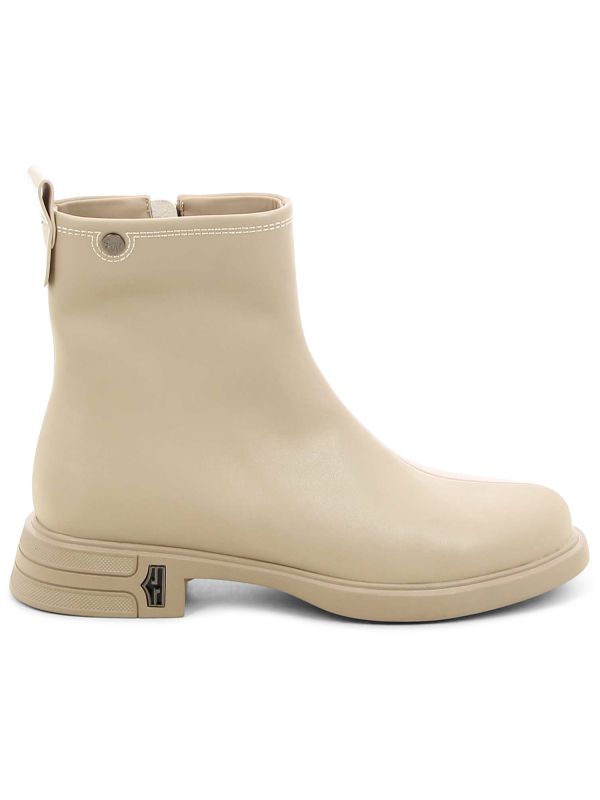 בוטס נשים עם עקב נמוך