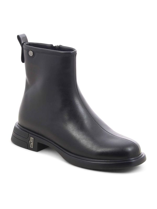 בוטס נשים עם עקב נמוך