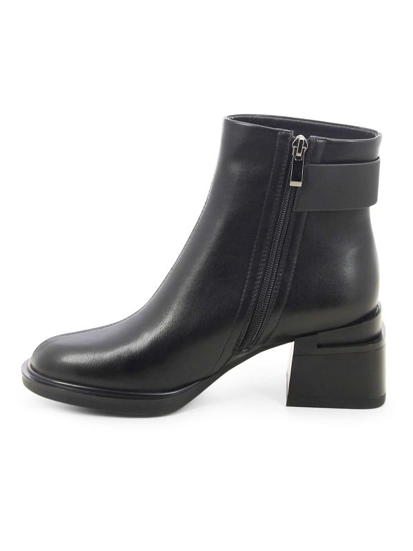 מגפוני נשים עם עקב עבה ורצועה מתוכשטת