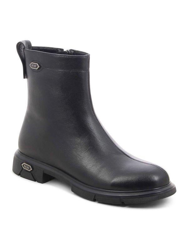 מגפוני נשים נמוכים עם סוליית טרקטור