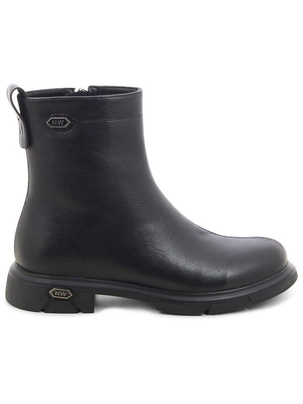 מגפוני נשים נמוכים עם סוליית טרקטור