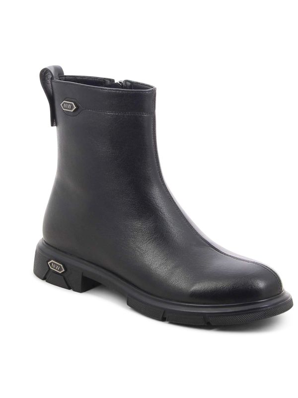 מגפוני נשים נמוכים עם סוליית טרקטור