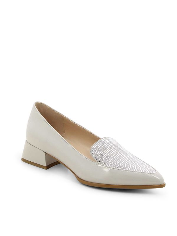 נעלי מוקסין בגימור מבריק עם אבנים לנשים