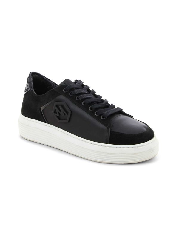 נעלי סניקרס בשילוב תכשיט לנשים