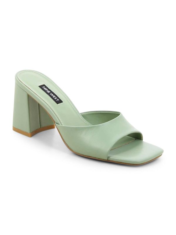 כפכפי נשים עם עקב גבוה