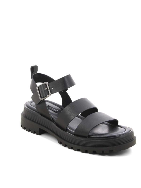 סנדלי נשים שטוחים עם שלוש רצועות וסוליית טרקטור