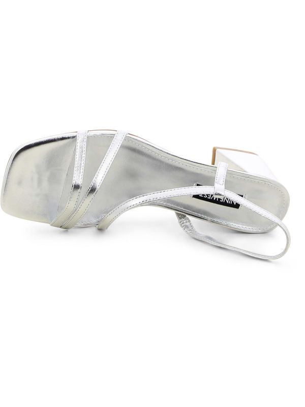 סנדלי נשים אלגנטיים עם רצועות דקות ועקב עבה