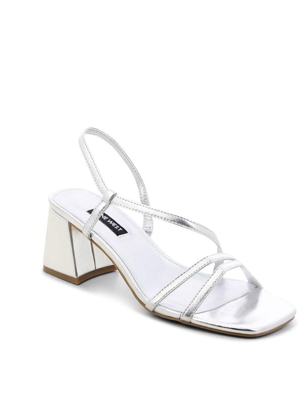 סנדלי נשים אלגנטיים עם רצועות דקות ועקב עבה