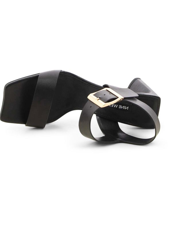 סנדלי נשים עם עקב גבוה ואבזם גדול