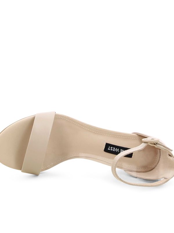 סנדלי נשים קלאסיים עם רצועה ועקב רחב